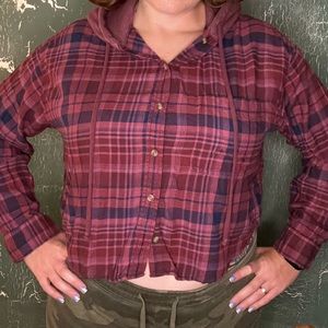 American Eagle plaid cropped flannel. Size Large